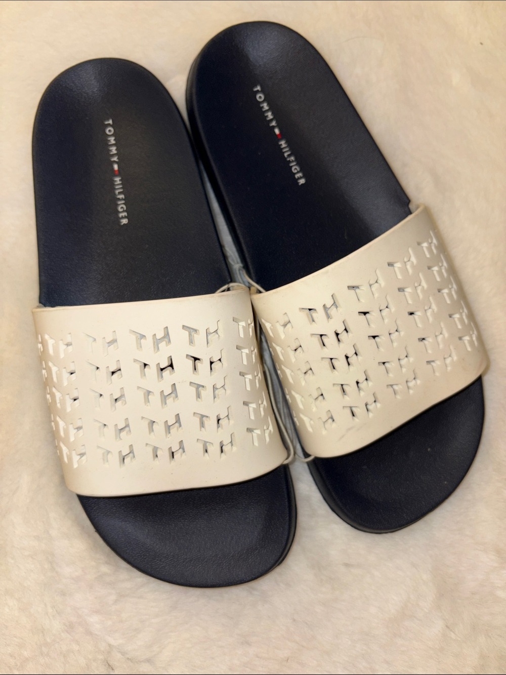 TOMMY HILFIGER SLIDES size:6